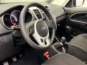 Kia Venga (2010) thumbnail 30