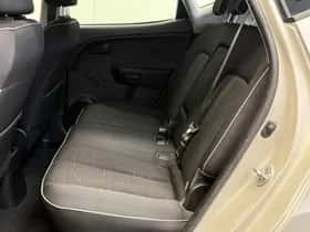 Kia Venga (2010) thumbnail 33