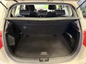 Kia Venga (2010) thumbnail 37