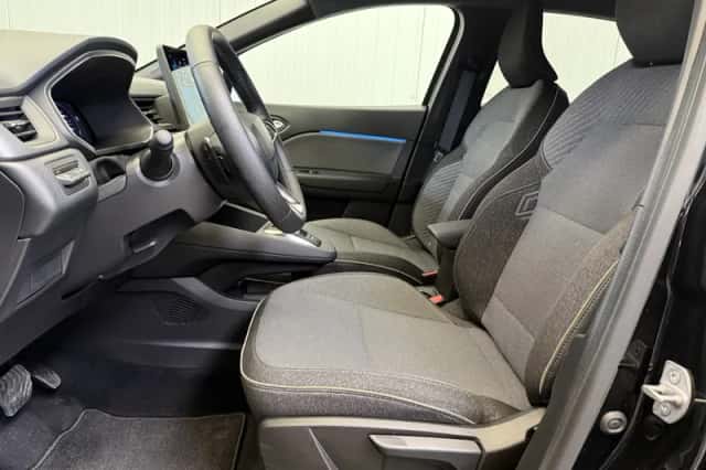 Renault Captur (2025) thumbnail 2
