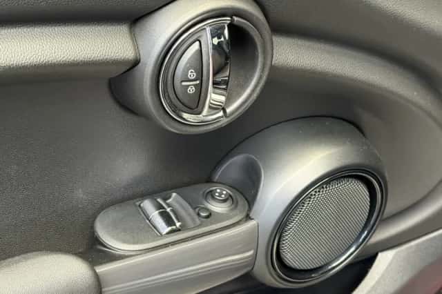 MINI Mini (2015) thumbnail 26