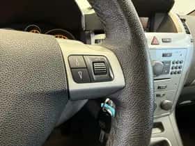 Opel Zafira (2013) thumbnail 16