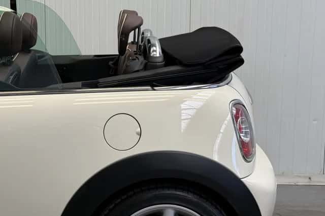MINI Cabrio (2011) thumbnail 11