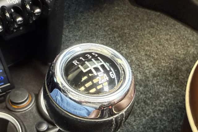 MINI Cabrio (2011) thumbnail 15