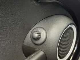 MINI Cabrio (2011) thumbnail 16