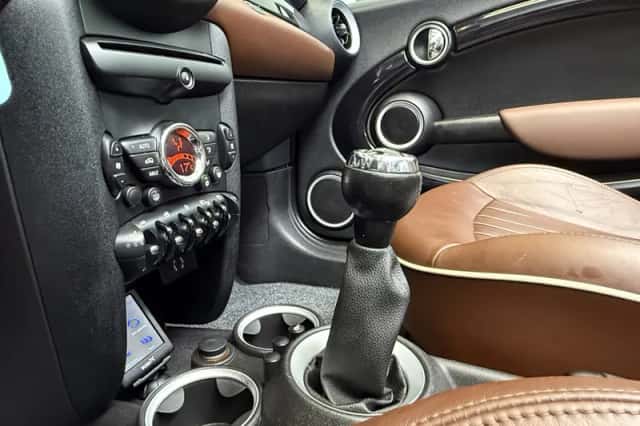 MINI Cabrio (2011) thumbnail 18