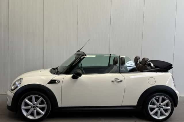 MINI Cabrio (2011) thumbnail 3