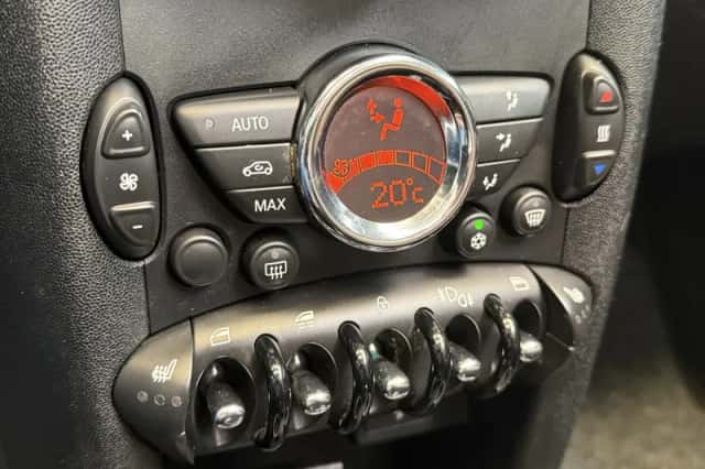 MINI Cabrio (2011) thumbnail 21
