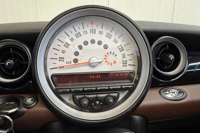 MINI Cabrio (2011) thumbnail 24