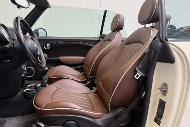 MINI Cabrio (2011) thumbnail 27