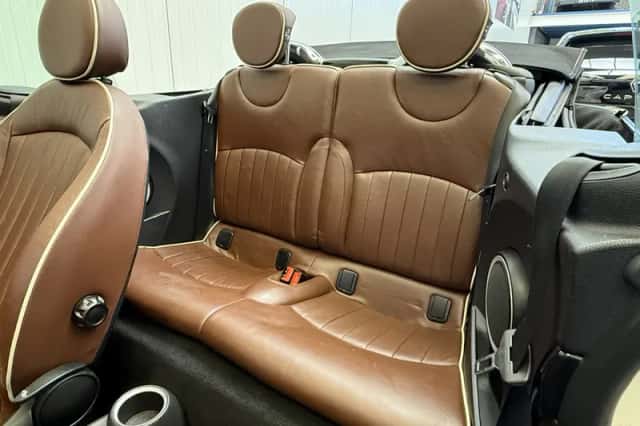 MINI Cabrio (2011) thumbnail 28