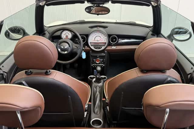MINI Cabrio (2011) thumbnail 30