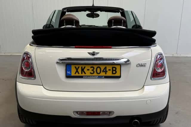 MINI Cabrio (2011) thumbnail 33