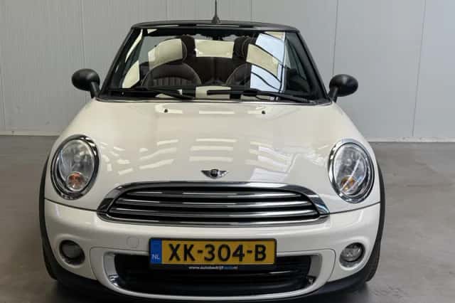 MINI Cabrio (2011) thumbnail 34