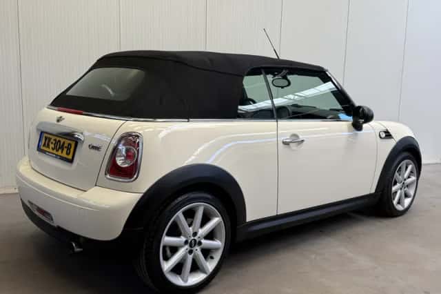 MINI Cabrio (2011) thumbnail 36