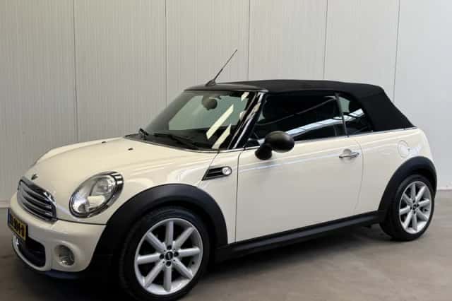 MINI Cabrio (2011) thumbnail 37