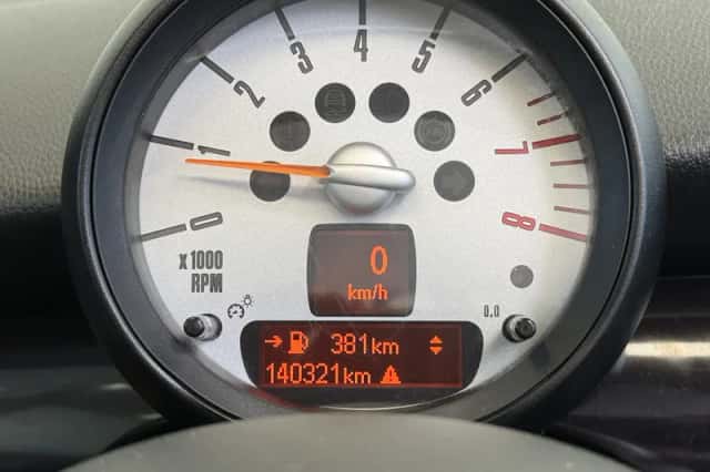 MINI Cabrio (2011) thumbnail 6