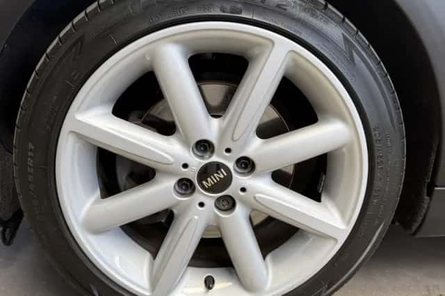 MINI Cabrio (2011) thumbnail 7