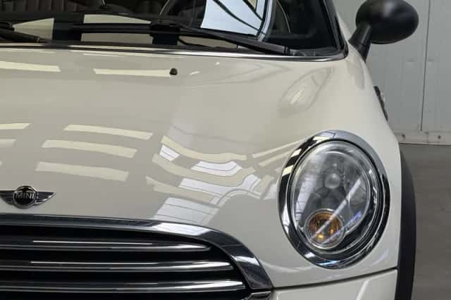 MINI Cabrio (2011) thumbnail 8