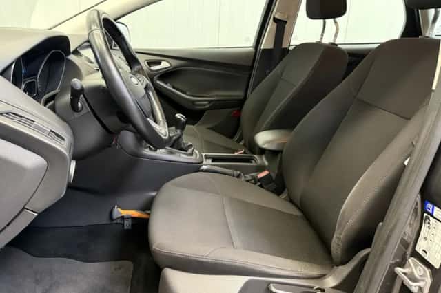 Ford Focus (2015) thumbnail 2
