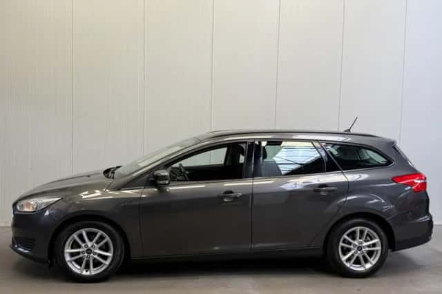 Ford Focus (2015) thumbnail 3