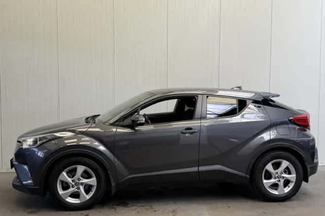 Toyota C-HR (2019) thumbnail 3