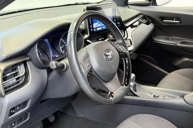 Toyota C-HR (2019) thumbnail 4