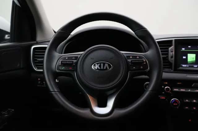 Kia Sportage (2016) thumbnail 2