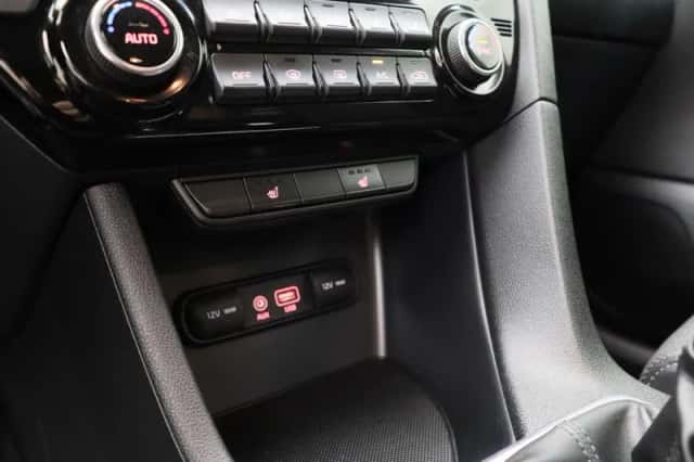 Kia Sportage (2016) thumbnail 5