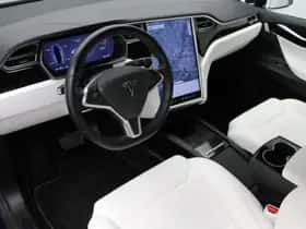 Tesla Model X 90D Base (2017) thumbnail 12