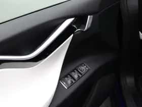 Tesla Model X 90D Base (2017) thumbnail 19