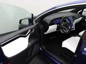 Tesla Model X 90D Base (2017) thumbnail 6