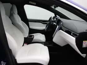 Tesla Model X 90D Base (2017) thumbnail 8