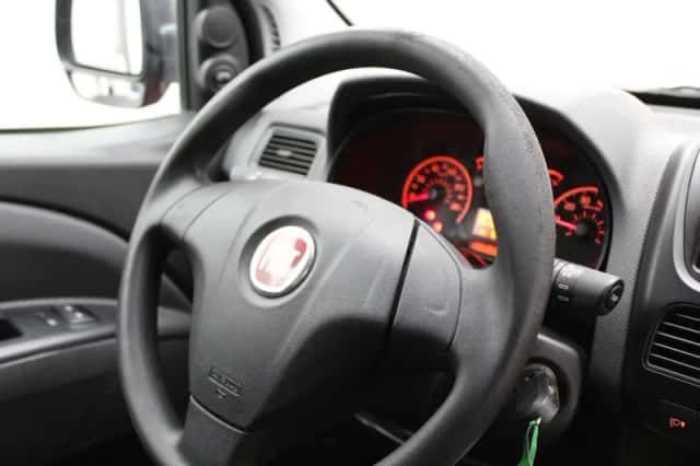 Fiat Doblò (2012) thumbnail 2