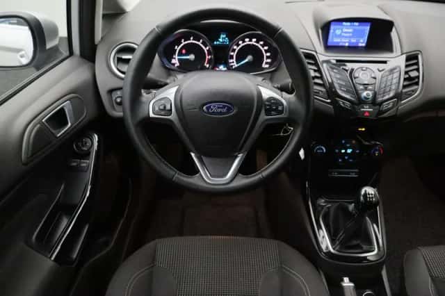 Ford Fiesta (2017) thumbnail 2