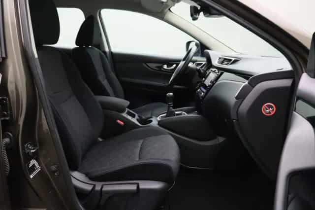 Nissan Qashqai (2017) thumbnail 3