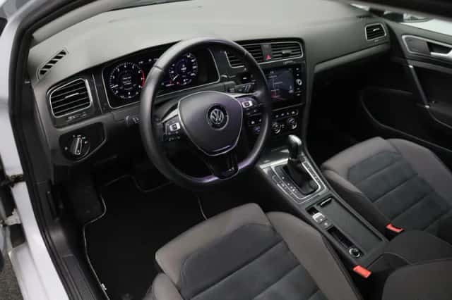 Volkswagen Golf (2018) thumbnail 4