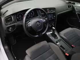 Volkswagen Golf (2018) thumbnail 4