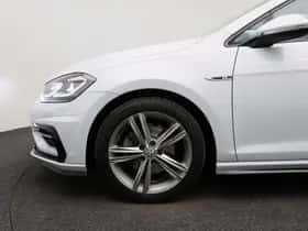 Volkswagen Golf (2018) thumbnail 37
