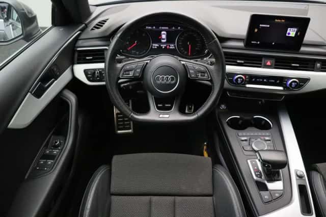 Audi A4 (2017) thumbnail 2