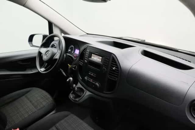 Mercedes-Benz Vito (2015) thumbnail 3