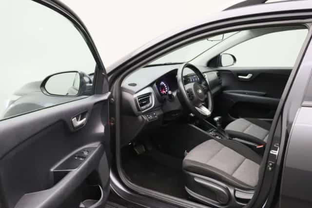 Kia Stonic (2019) thumbnail 2