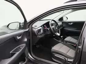Kia Stonic (2019) thumbnail 2