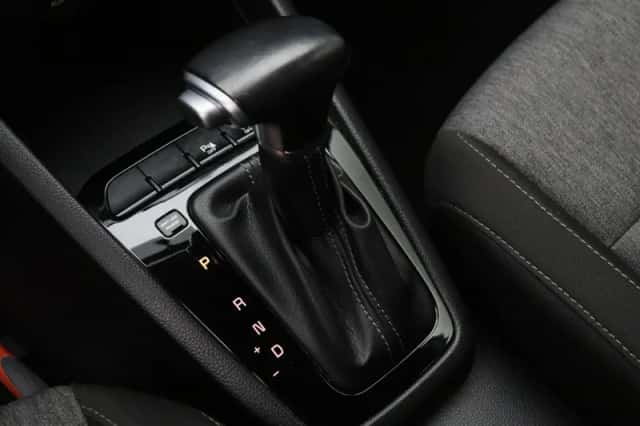 Kia Stonic (2019) thumbnail 3