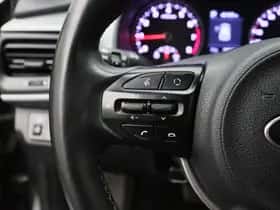 Kia Stonic (2019) thumbnail 22