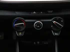 Kia Stonic (2019) thumbnail 28