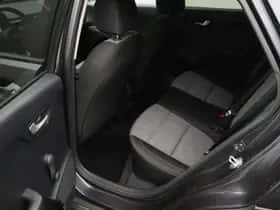 Kia Stonic (2019) thumbnail 30