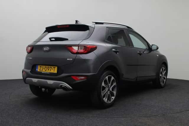 Kia Stonic (2019) thumbnail 4