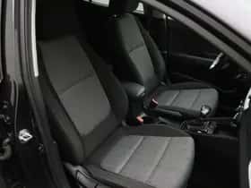 Kia Stonic (2019) thumbnail 32