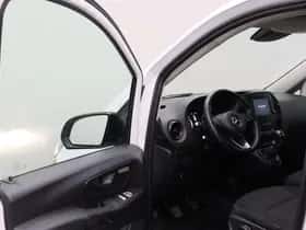 Mercedes-Benz Vito (2023) thumbnail 2